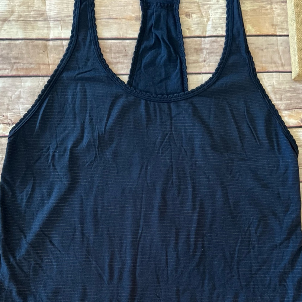 Lululemon tank in Navy with pin stripes ELUC size 6-8 no tags - Picture 5 of 5